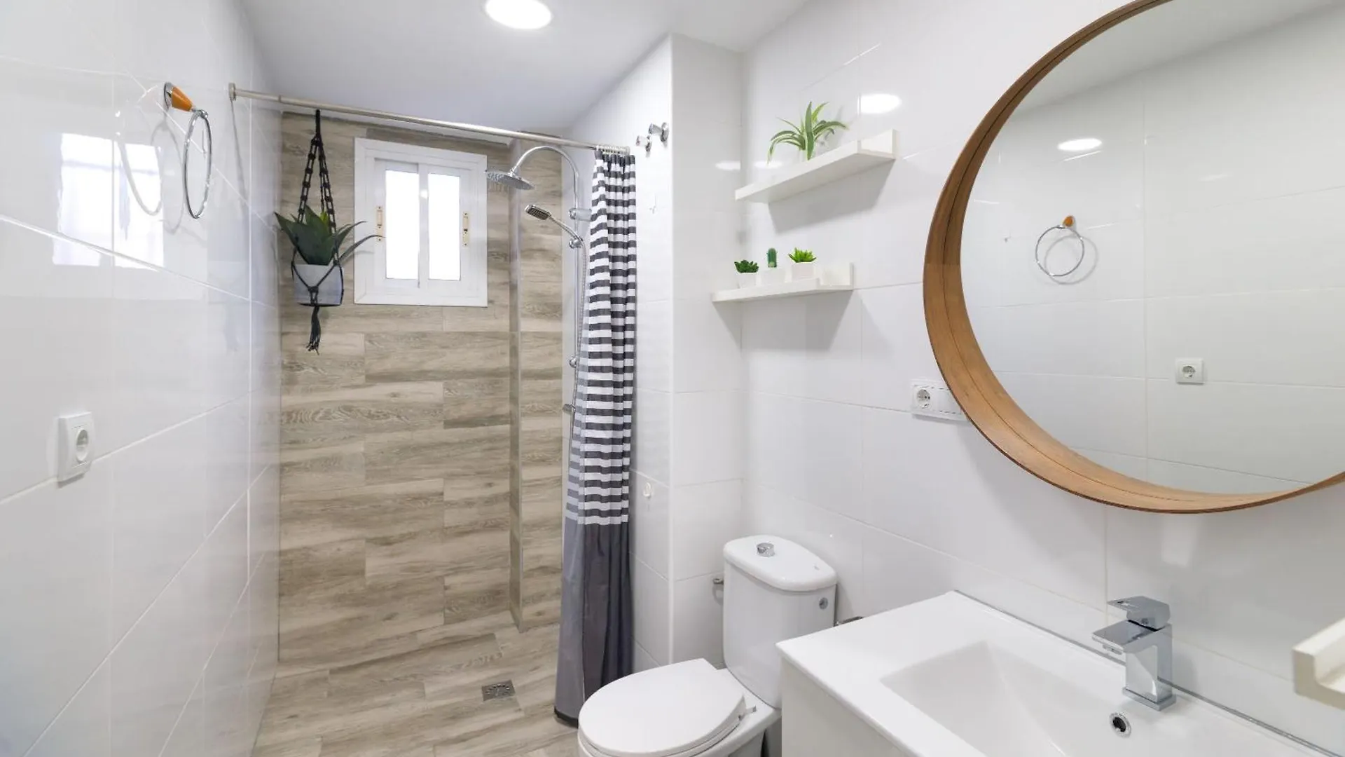 Apartamento A Pie De Calle Malaga Huelin Apartment