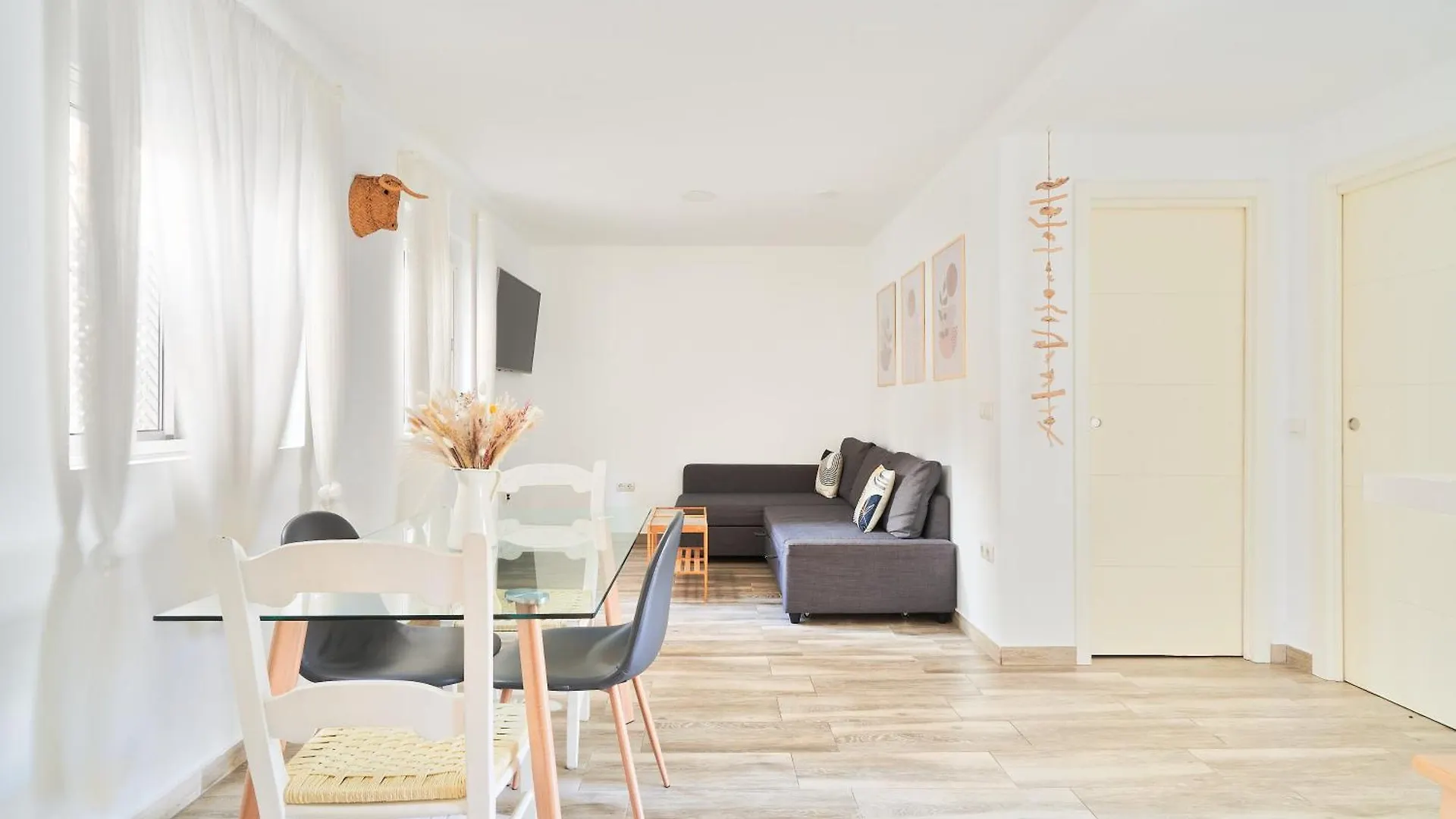 Apartamento A Pie De Calle Malaga Huelin Spain